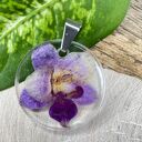 Okrągły wisiorek z orchideą z1896 w żywicy - Herbarium Jewelry