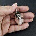 Łososiowy wisior z agatem wężowym - wire wrapping w oksydowanym srebrze