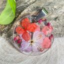 Jesienny wisiorek z kwiatami w żywicy z2102