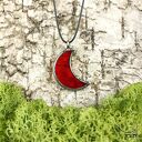 Czerwona zawieszka księżyc w technice Tiffany - szklany wisiorek handmade