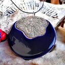 Długi naszyjnik z kobaltowym ceramicznym wisiorem - mandala na rzemieniu