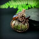 Wisiorek z unakitem - dynia