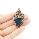 Wisiorek z nocą kairu - miedziany wire wrapping, serce i złoty hematyt