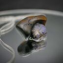 Szafir naturalny - wisiorek z szafirem, z drewna orzecha, pirografia, wyjątkowy prezent