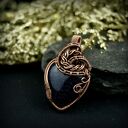 Wisiorek z nocą kairu - miedziany wire wrapping, serce i złoty hematyt