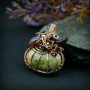 Wisiorek z unakitem - dynia