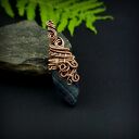 Fluorytowy wisiorek wire wrapping w miedzianej oprawie