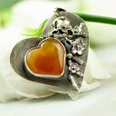 Srebrny wisiorek z bursztynowym sercem a683