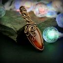 Ręcznie robiony wisiorek z karneolem w wire wrapping