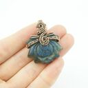 Lotosowy wisiorek z labradorytem - wire wrapping z miedzi