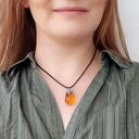Miodowy wisior XL ze szklanej kropli - ręcznie wykonany wisiorek na sznurku