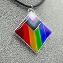Wisiorek tęczowy pride z żywicy pend 004