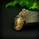 Wisiorek z żółtym agatem wire wrapping - ciepła energia w Twoim stylu