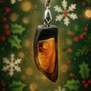 Wisiorek pazur" - żywioł ognia i bursztynowego światła, biżuteria z drewna