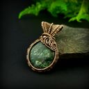 Wisiorek ze szmaragdem - duży wisior wire wrapping z miedzi i hematytem