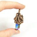 Wisiorek z kwarcem tytanowym - miedziana oprawa wire wrapping na rzemyku