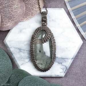 Miedziany wisiorek wire wrapping prehnitem #519 kamieniem amulet