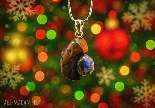 Szafir naturalny - wisiorek z szafirem, z drewna orzecha, pirografia, wyjątkowy prezent