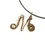 Wisiorek monogram M - litera wire wrapping dla niej