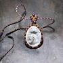 fioletowe wisiorki prezent dla niej lis portret porcelanowy z ametystami i perłą kamienie naturalne