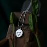 Amulet z Żywiołem Wody w sam raz na prezent dla osób urodzonych jesienią. Srebrny medalik