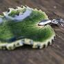 wisiorki: Ceramiczny wisior liść pokrzywy "Moira" - na prezent zielony