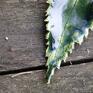 Ceramiczny pokrzywy "Laoise" - prezent liść zielony wisior