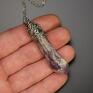 atrakcyjne ametyst oryginalny wisiorek z kolekcji talizmany z surowym, nieregularnym wire wrapping