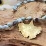 Wisiorek z mosiężnym liściem miłorzębu i z kamieniami amazonitu biżuteria autorska