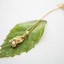 wisiorki: Wiosiorek z perłą, pozłocony - złocony wisiorek z inspirowany naturą
