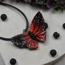 z wisiorki z motylem wisiorek w odcieniach czerni i czerwieni naszyjnik motyl