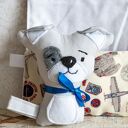 Minisie w śpiworku - Piesek szary, ręcznie haftowana maskotka 9,5 cm