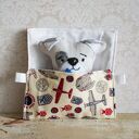 Minisie w śpiworku - Piesek szary, ręcznie haftowana maskotka 9,5 cm