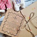 Mała przytulanka w sweterku z akcesoriami