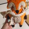 urodziny zabawki lis w nakrapianym szaliku - leśna przytulanka z włóczka