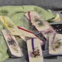 Zakładka do książki - zdobiona metodą decoupage, drewniana z naturalnym kamieniem