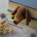Zakładka do książki Czekoladowy jamnik - szydełkowana handmade