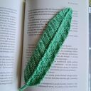 Elegancka zakładka na szydełku - piórko