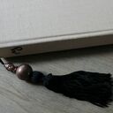Zakładka do książki z Buddą - srebrna boho, czarny chwost i koraliki