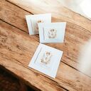 Handmade zaproszenie na I Komunię Świętą dla chłopca - białe z grafiką w złotych liściach