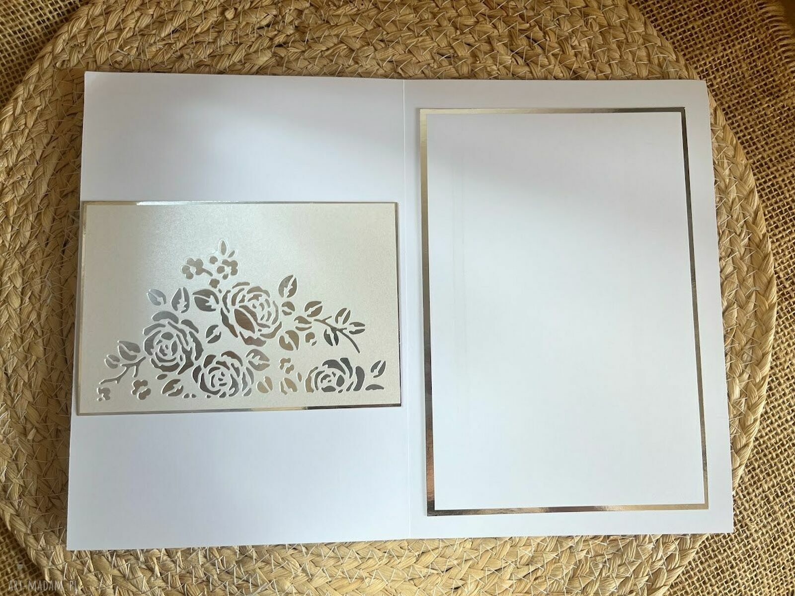 Kartka ślubna w bieli z elementem srebra - rękodzieło scrapbooking z kieszonką