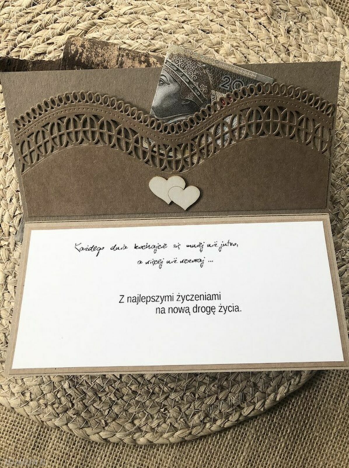 Kartka ślubna eco handmade w stylu rustykalnym z delikatnymi kwiatami