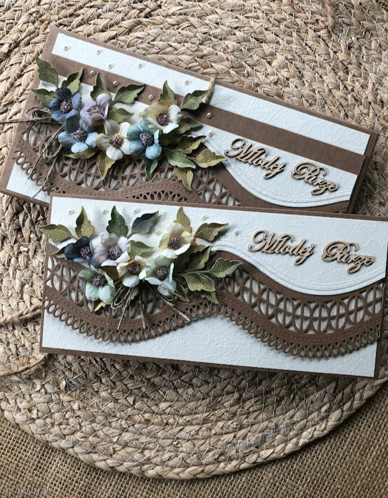 Kartka ślubna eco handmade w stylu rustykalnym z delikatnymi kwiatami