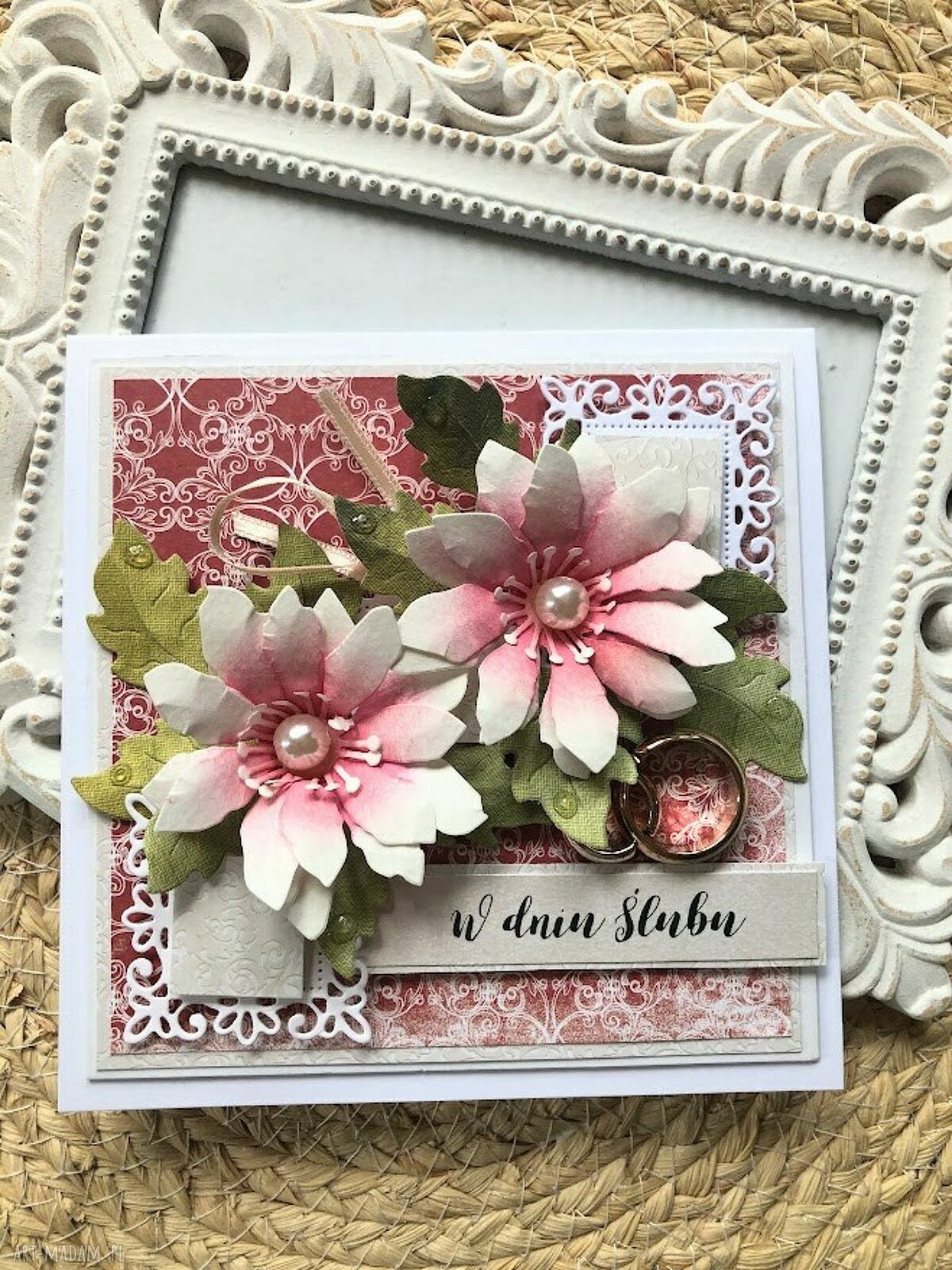 Kartka ślubna w pudełku - eleganckie kwiaty, obrączki i karnet życzeń