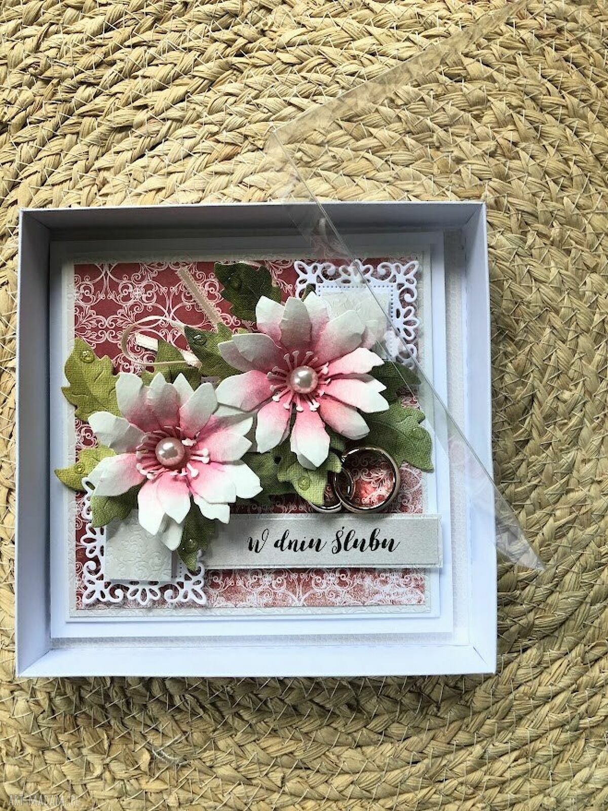Kartka ślubna w pudełku - eleganckie kwiaty, obrączki i karnet życzeń