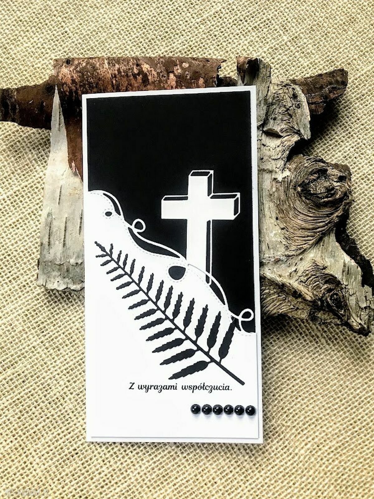 Kartka kondolencyjna handmade w stylu scrapbooking - biała koperta i czarna ażurowa ramka
