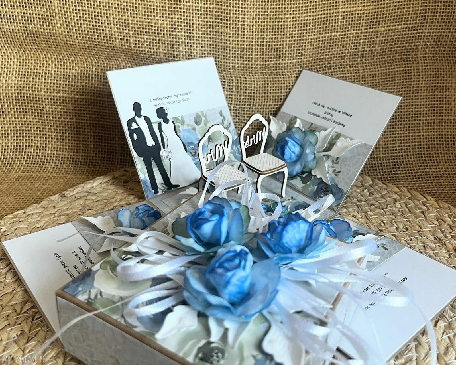 Exploding box na ślub z krzesełkami - wyjątkowy prezent dla Młodej Pary