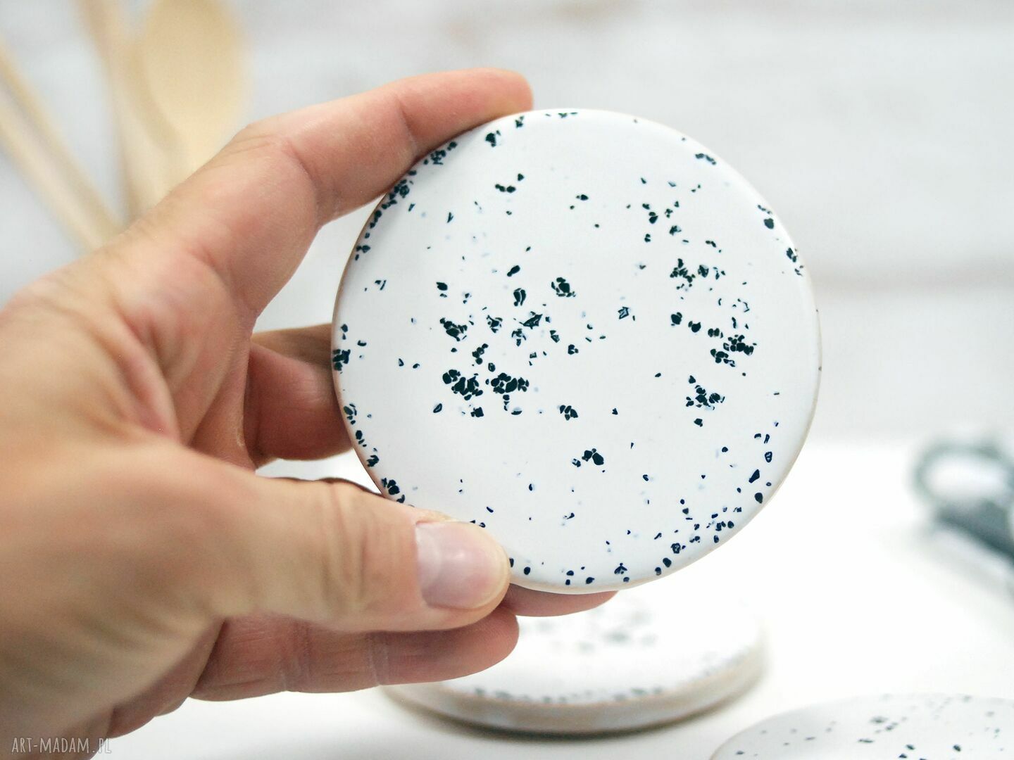 3 ceramiczne podkładki pod kubek - lastryko (Ø 9 cm), białe, ręcznie szkliwione