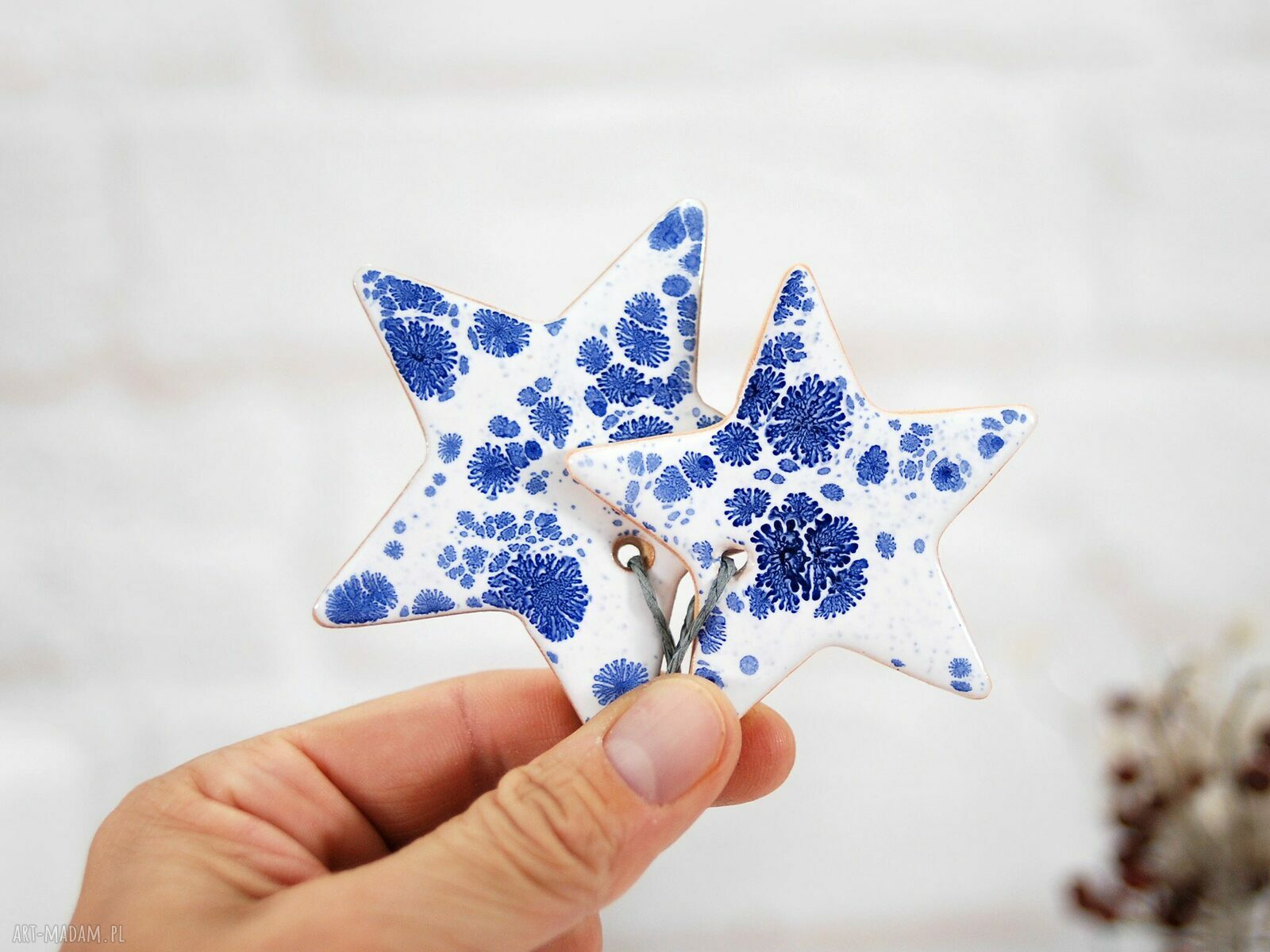 Zestaw 3 ceramicznych gwiazdek na choinkę - białe w niebieskie wzory