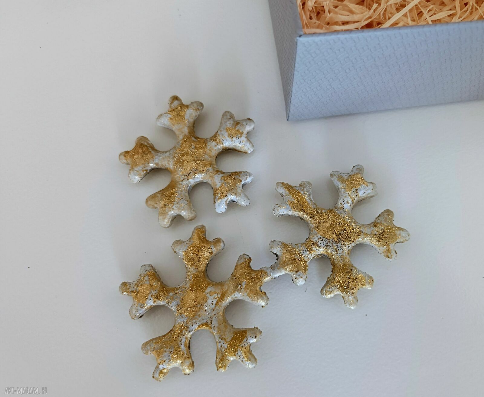 3 ręcznie robione magnesy w kształcie śnieżynek